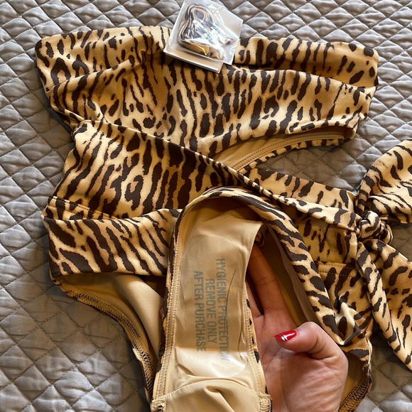 Zimmerman Leopard ๐ Swimsuit - Picture 11 of 11
